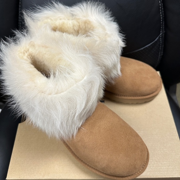 NIB! UGG Women's Boots Mini Toscana Cuff Sheepskin In Chestnut Size US6/EU37 - Picture 6 of 10